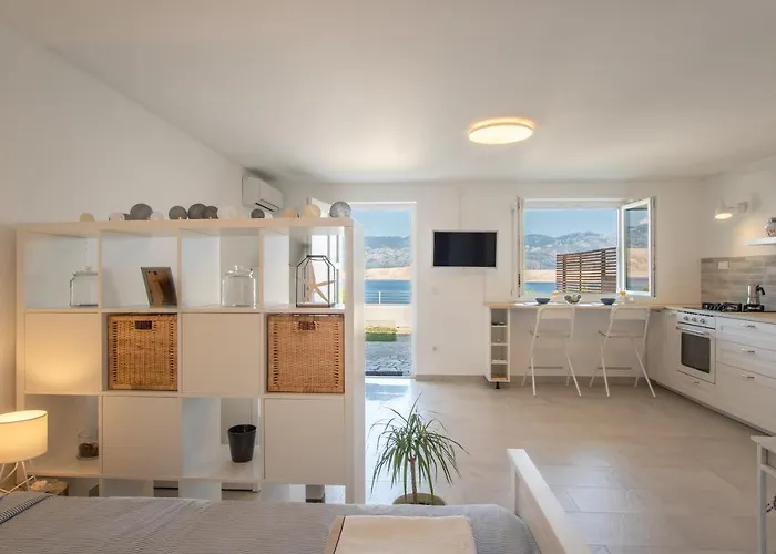 A White Cliffside Apartament *