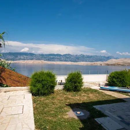 A White Cliffside Appartement