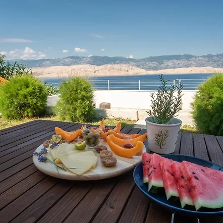 A White Cliffside Appartement