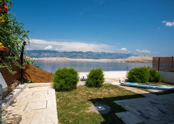 A White Cliffside Appartement