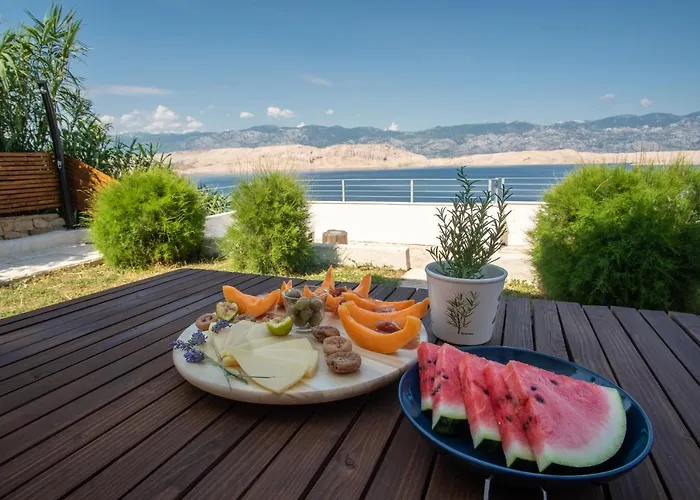A White Cliffside Appartement