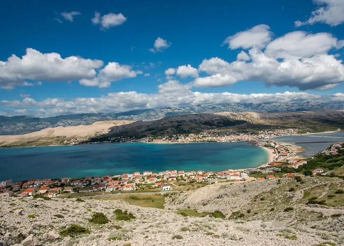 A White Cliffside Appartement